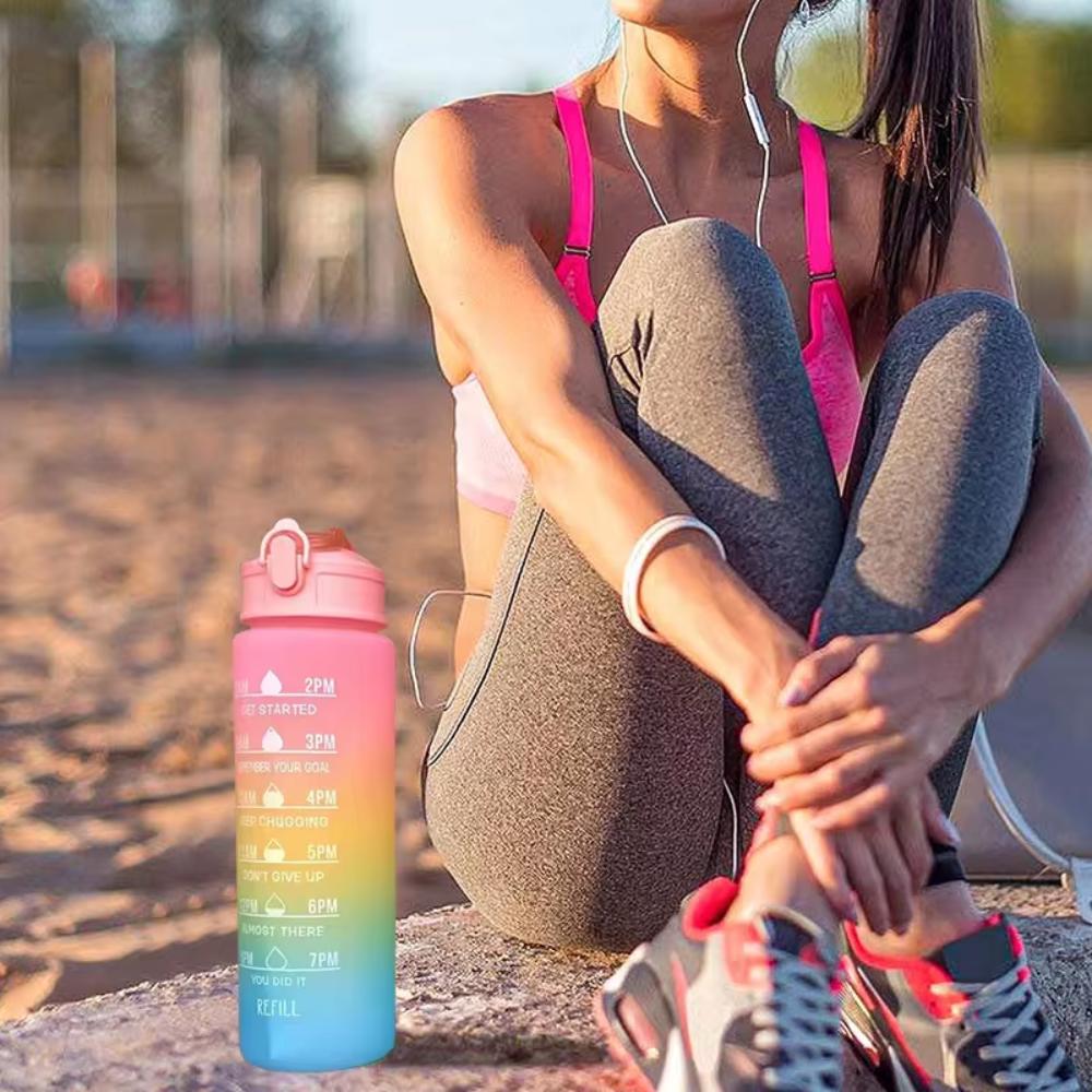 femme-utilisant-la-bouteille-eaugo-pour-une-hydratation-facile-et-pratique